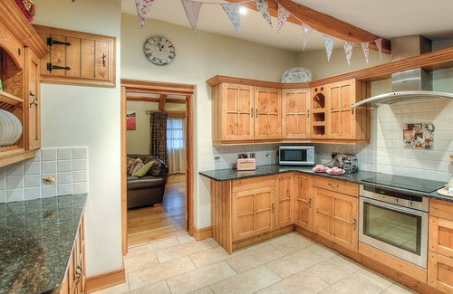 Clarbeston Road Cottage | Luxurious Pembrokeshire farm cottage with a wood fired hot tub and sauna.