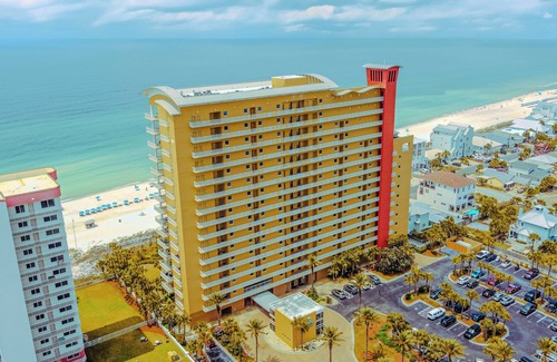 Thomas Drive Condo | Luxurious penthouse with all the amenities. Oceanfront with fabulous views.