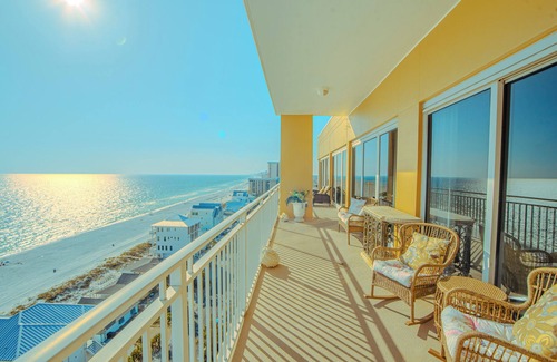 Thomas Drive Condo | Luxurious penthouse with all the amenities. Oceanfront with fabulous views.
