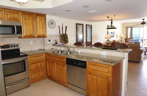 Redington Shores Condo | Luxurious Penthouse Oasis - Direct Beachfront/Oceanfront - 2 Parking Spots!