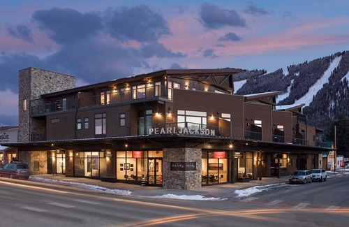 Jackson Villa | Luxurious penthouse property located in the heart of downtown Jackson Hole