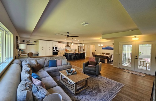 Brooksville House | Luxurious pool oasis by the springs