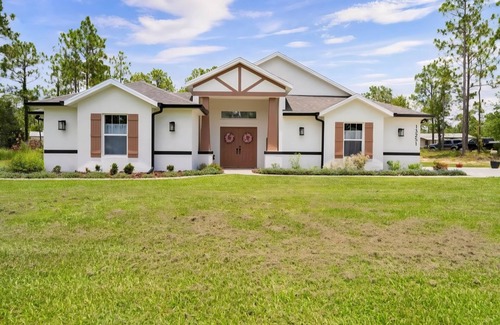 Brooksville House | Luxurious pool oasis by the springs