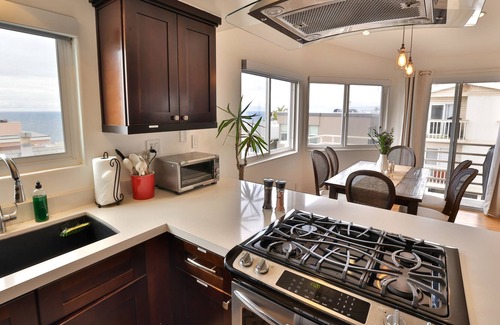 El Segundo Condo | Luxurious Private Beach Condo Near it All, w/OCEAN VIEWS!!