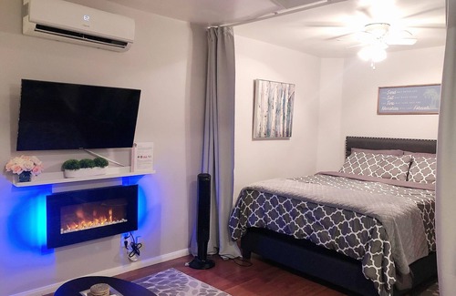 Lake Balboa House | Luxurious Private Guesthouse in Sherman Oaks