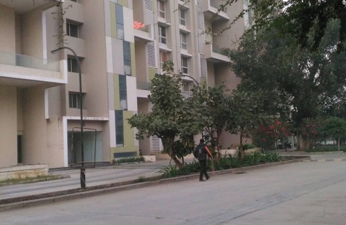 Hadapsar House | Luxurious private Home cat allowed Amanora mall, seasons mall walking distances