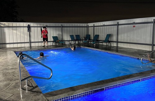 Mission Resort | Luxurious Private-Pool Resort with Full Kitchen and Loungers