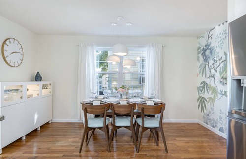 Newark Apartment | Luxurious, professionally styled 3BR/2BTH w/Free Parking, near Rutgers University & Quick NYC Access