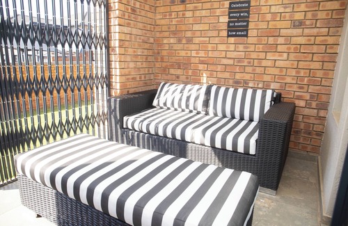 Greater Johannesburg Metropolitan Area Apartment | Luxurious property that offers excellent services. Only 5mins away from the mall