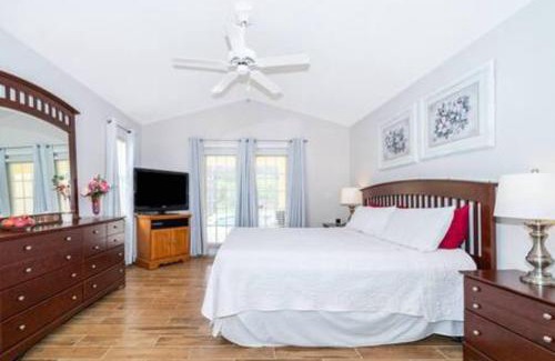 Tuscan Ridge Villa | Luxurious Relaxing Retreat with Private Pool & Spa
