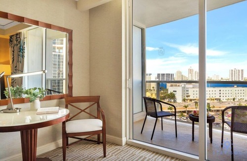 Sunny Isles Beach Condo | Luxurious Resort|Balcony Bay View|Amazing Pool
