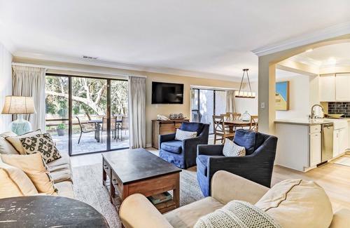 Fernandina Beach Villa | Luxurious Resort Villa with Lake Views, Short Stroll to Beach!