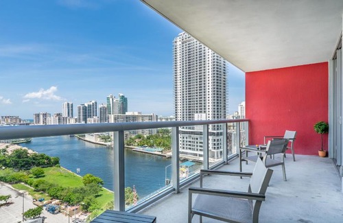 Hallandale Beach Apartment | Luxurious Resort Apartment in Hallandale Beach