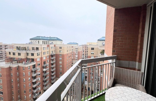 Ballston Apartment | Luxurious Retreat close to DC 3 Beds