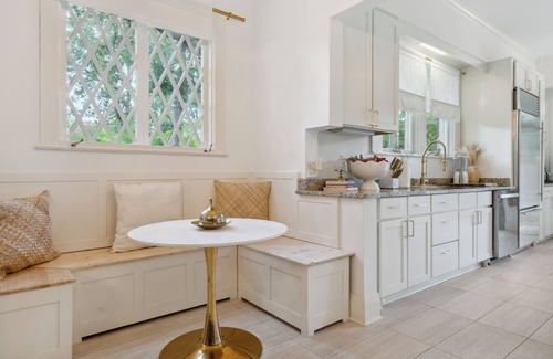 East Memphis House | "Luxurious Retreat for Families, Couples & Work Getaways Cozy Oasis of Elegance!