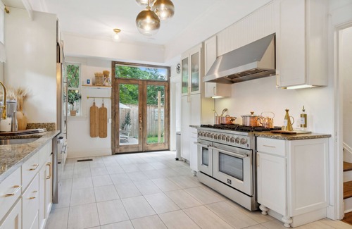 East Memphis House | "Luxurious Retreat for Families, Couples & Work Getaways Cozy Oasis of Elegance!