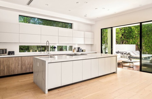 Mid City House | Luxurious Retreat - Modern House with Pool