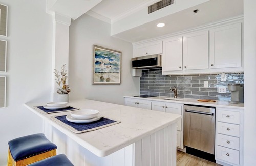 Downtown Wilmington Apartment | Luxurious riverfront condo, Historic Downtown Wilmington, walk to everything!