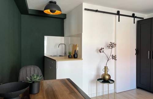 Tilburg House | Luxurious room, newly renovated bathroom, free use of kitchen en washer, and easy to go to the unive