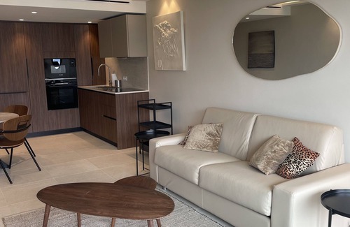 Pointe Croisette Apartment | Luxurious Rottaro apartment facing the sea.