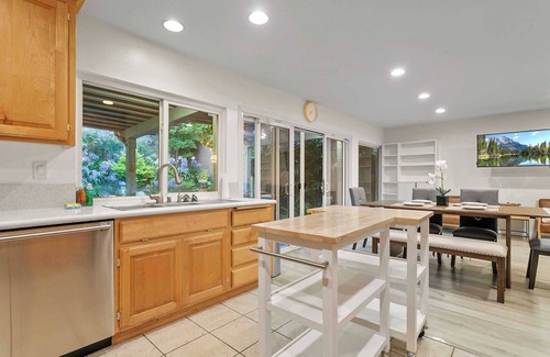 La Mirada House | Luxurious Sanctuary on Santa Gertrudes Ave #41808
