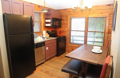 Gordonsville Cabin | Luxurious Shenandoah Crossing, 2 Bedroom Resort Cabin