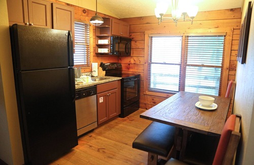 Gordonsville Cabin | Luxurious Shenandoah Crossing, 2 Bedroom Resort Cabin