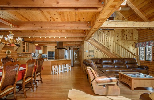 Duck Creek Village Cabin | Luxurious spa cabin