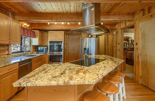 Duck Creek Village Cabin | Luxurious spa cabin