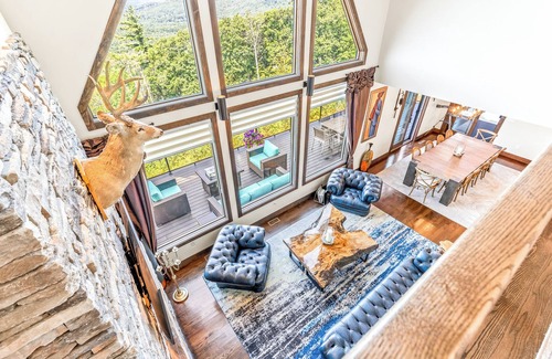 Campton House | Luxurious Spacious 6-bedroom House. Best Views, Hot tub. Waterville Estates!