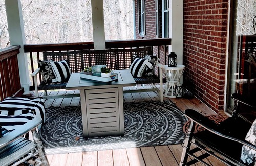Milton Apartment | Luxurious & Spacious Apartment in Wooded Home