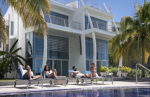Lance aux Epines Condo | Luxurious Spacious Contemporary two bedroom unit
