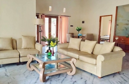 Denpasar Timur House | Luxurious & spacious comfort in the middle of city & traditional Bali