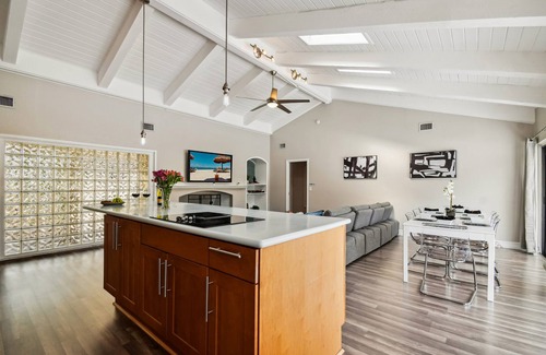 Carrollwood House | Luxurious Spacious Modern House w/AC + Heated Pool