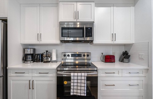 Hillhurst House | Luxurious Spacious Private House near City Centre