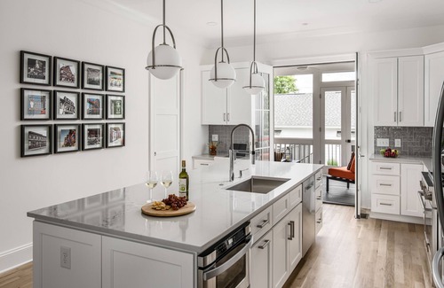Edgehill House | LUXURIOUS & SPACIOUS TOWN HOME LOCATED 1-1/2 MILES TO DOWNTOWN NASHVILLE