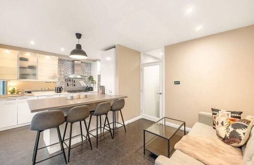Belsize House | Luxurious & Spacious Townhouse