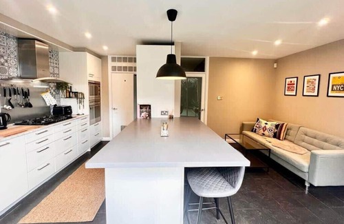 Belsize House | Luxurious & Spacious Townhouse