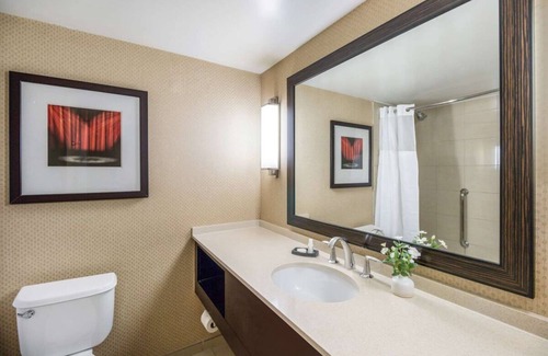Los Angeles Resort | Luxurious Stay Near LAX with Great Amenities! Pets Allowed, Airport Shuttle!