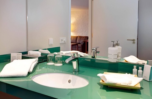 Ootmarsum Hotel | Luxurious Stay with Stunning Garden Views – Near Historic Huis Singraven