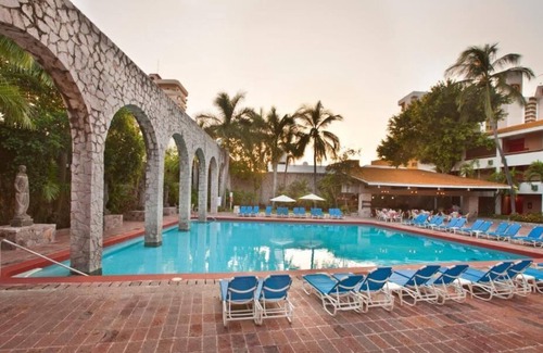 Las Gaviotas Condo | Luxurious Studio Suite at El Cid Granada Hotel
