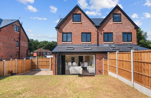 Walkden House | Luxurious Stylish: Modern Home