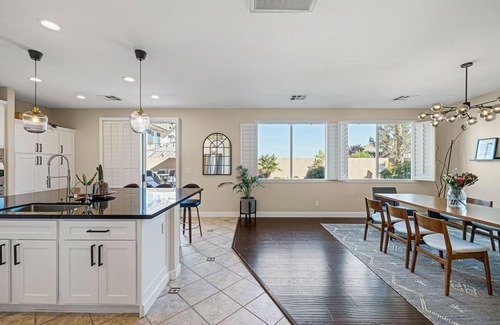 Spring Valley House | Luxurious Summerlin S. 6BR/4BA Chef Kitchen, Saltwater Pool/Jacuzzi, w/Cleaner