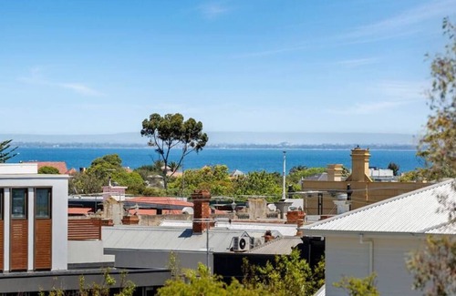 Brighton Apartment | Luxurious Three-Bedroom Apartments in the Heart of Brighton