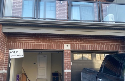 Cambridge House | Luxurious town house with x2 Cars Garage no01