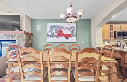 Copper Mountain Village House | Luxurious Town Home, Short Walk to Lifts, Private Hot Tub 164B