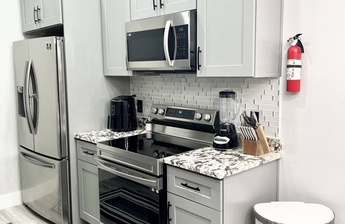 Miami Gardens House | Luxurious Townhome - Miami Gardens - Sleeps (8)