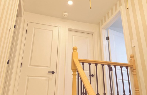 Falls Church House | Luxurious Townhome Near Metro, Tysons Malls, and DC Attractions