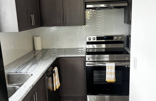 Airport Road Business Centre House | Luxurious townhouse condo yyz