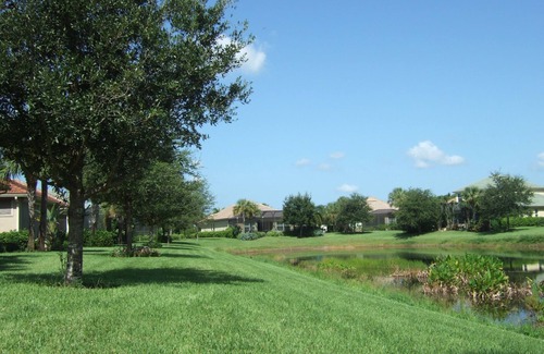 Bonita Springs Villa | Luxurious tropical villa in Bonita Springs - relax and enjoy the sun - gated